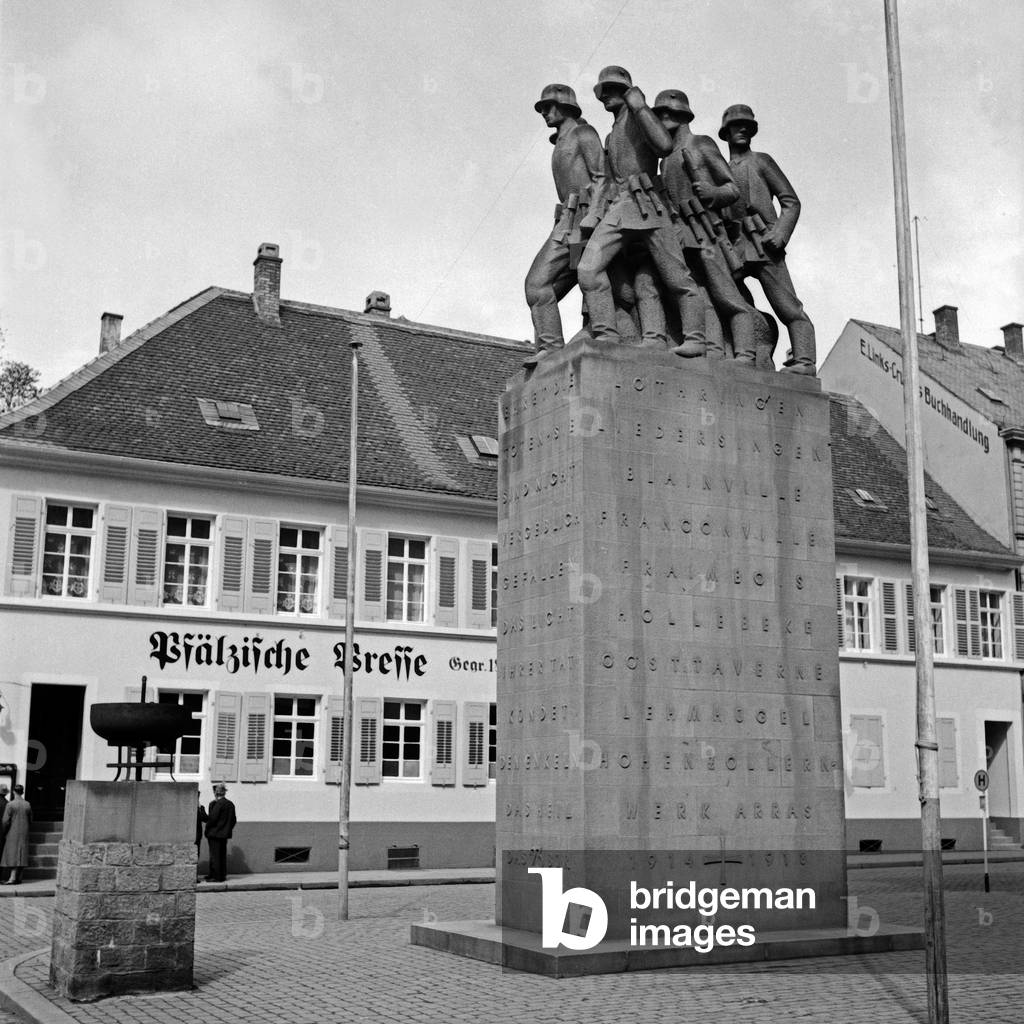 WWI memorial at the city centre of Kaiserslautern, Germany 1930s (b/w photo)