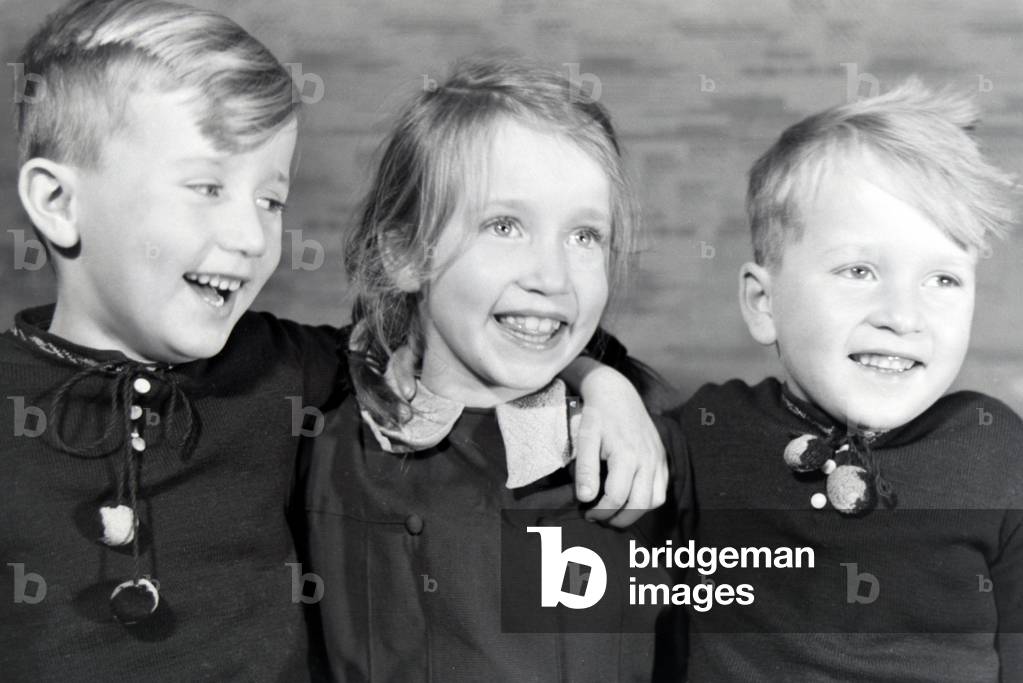 Members of a extended family, Germany 1930s (b/w photo)