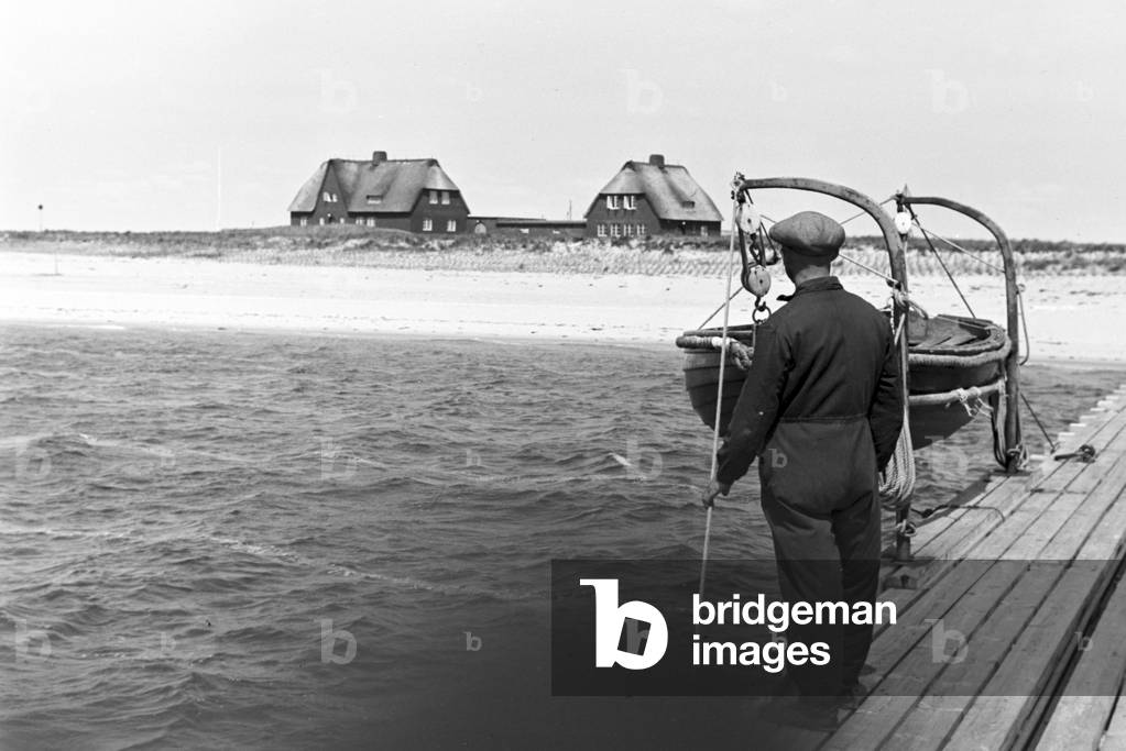 Fishermen at work, Germany 1930s (b/w photo)
