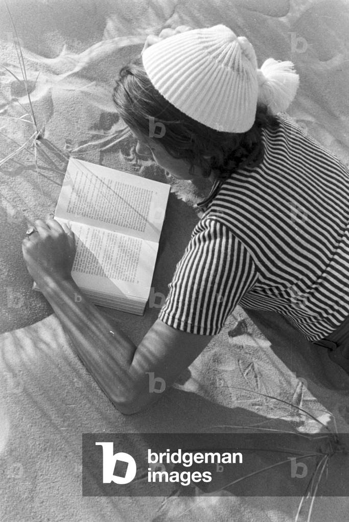 Vacation at the Baltic Sea, Germany 1930s (b/w photo)