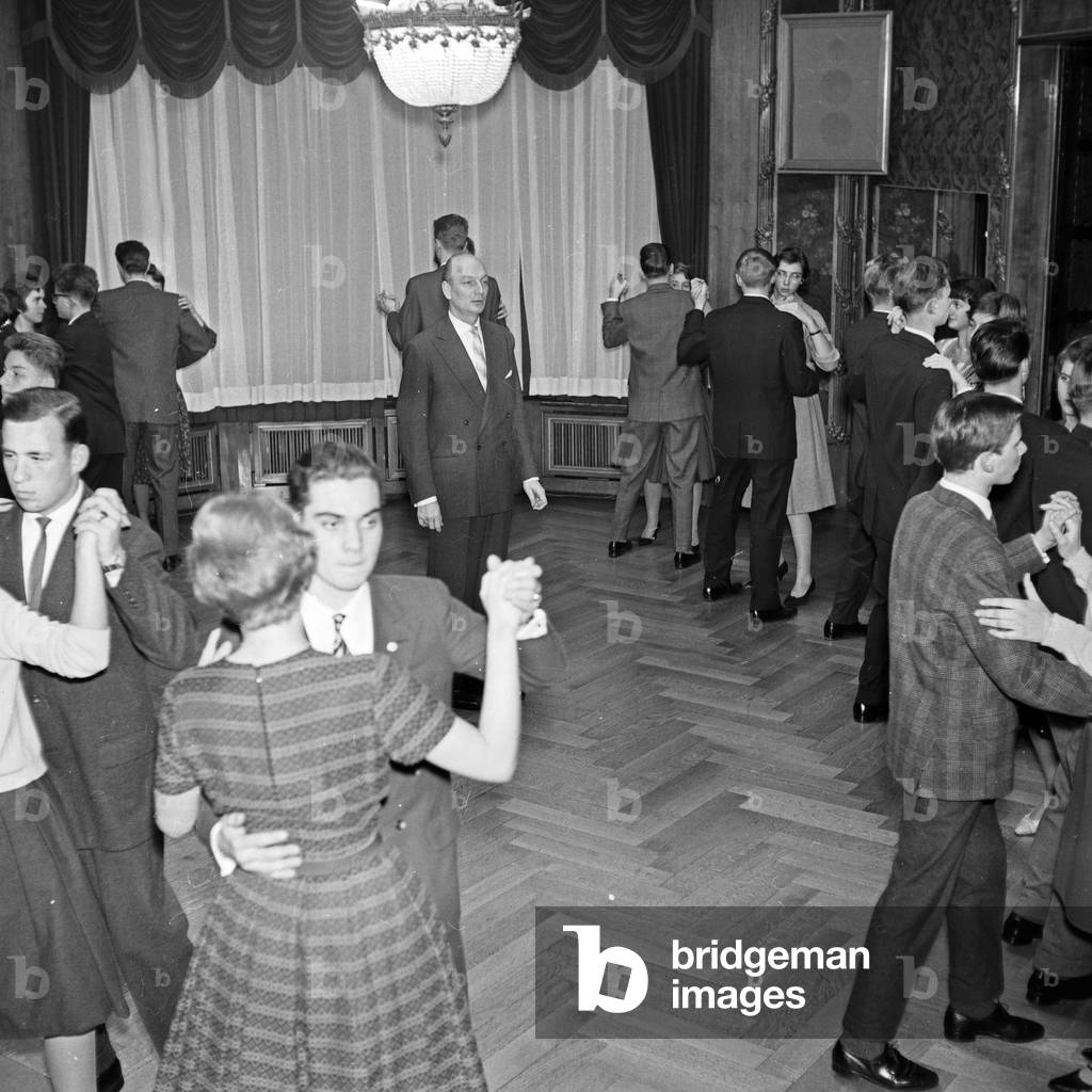 Couples learning to dance at a dance studio, Germany 1960s