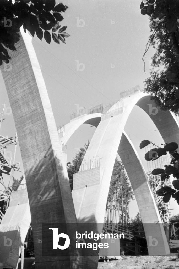 Construction of the motorway bridge near Stuttgart, Germany 1930s (b/w photo)