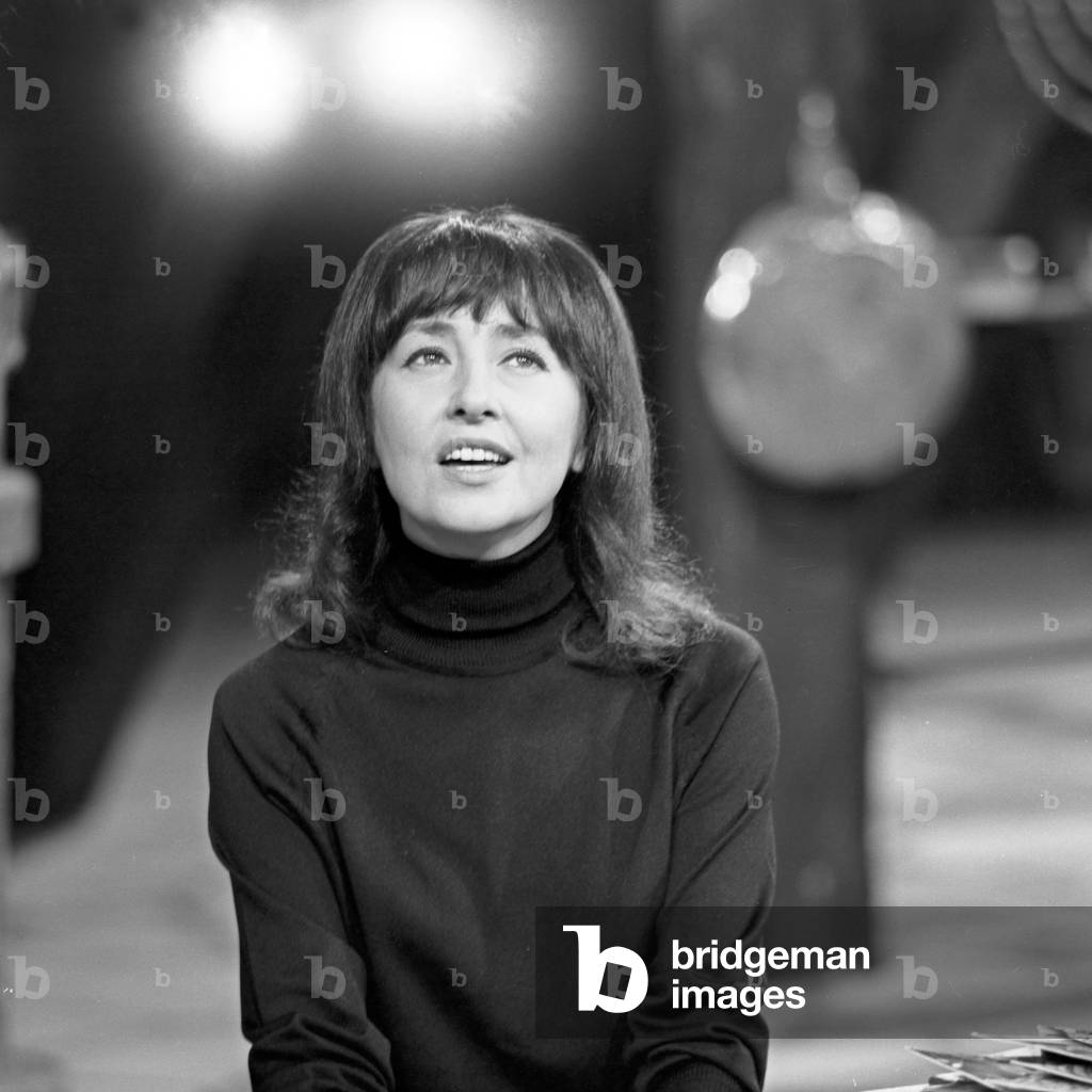 Jewish folk singer Belina at Hamburg, Germany 1960s