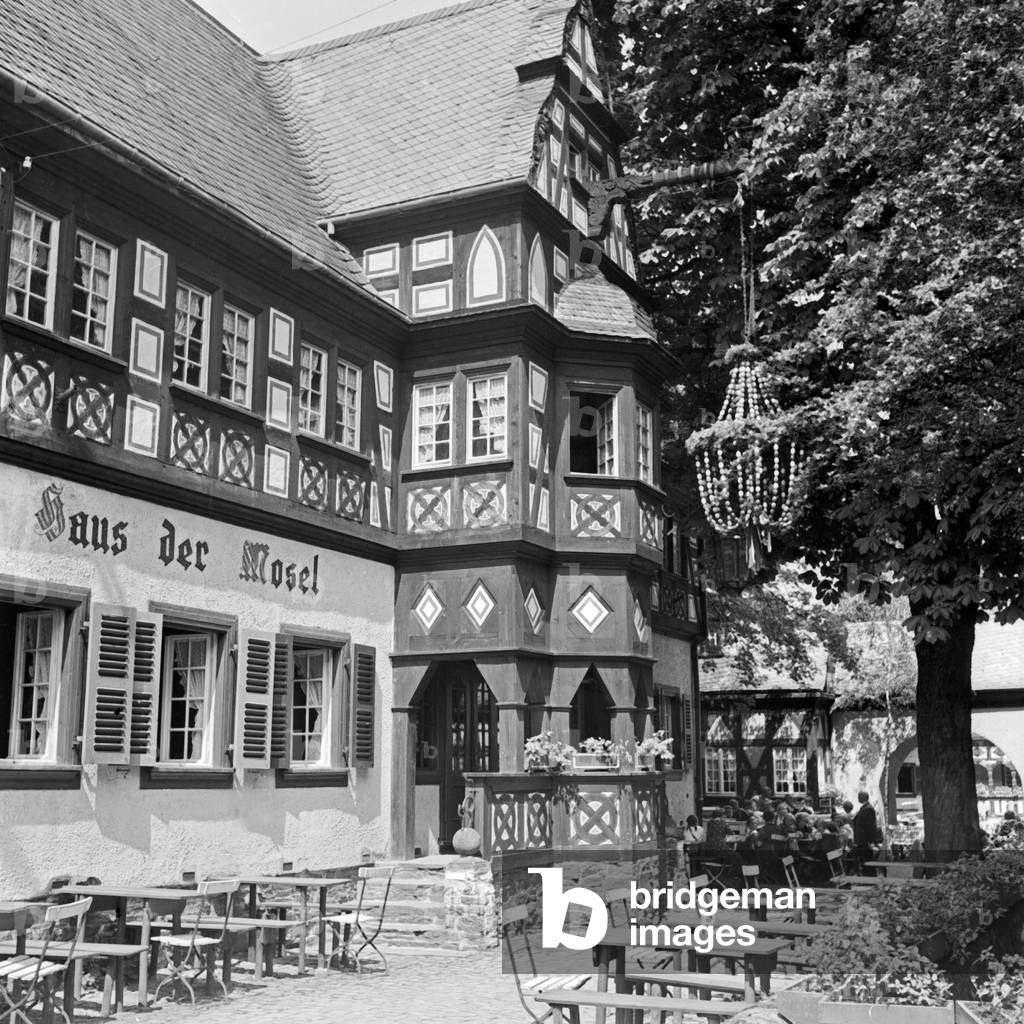 Koblenz wine village, Germany 1930s (b/w photo)