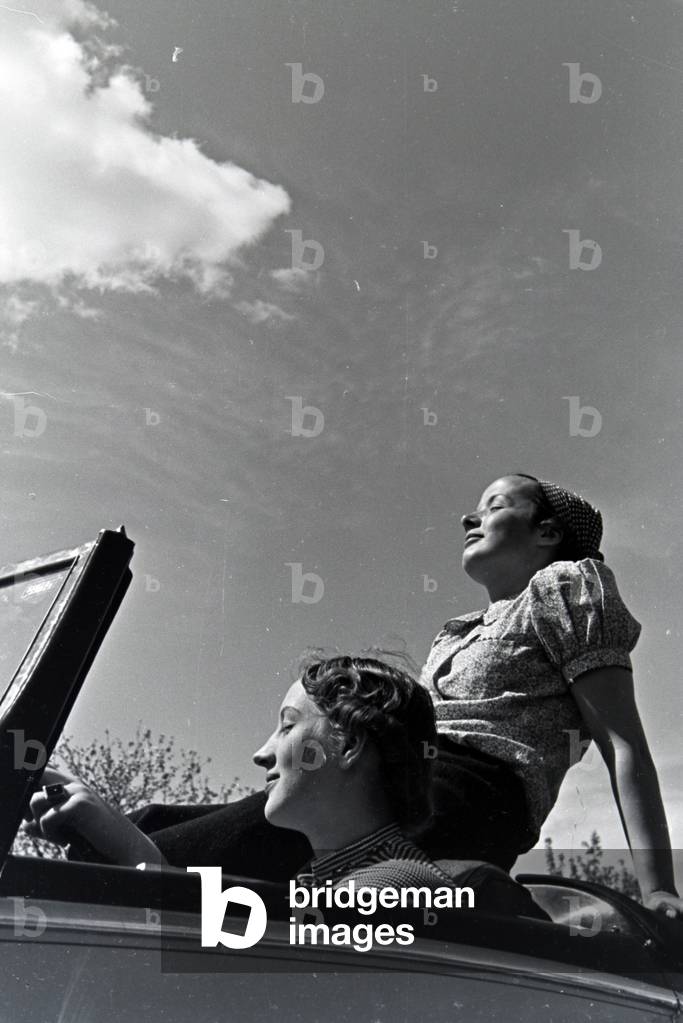 An excursion with the Ford Eifel, Germany 1930s (b/w photo)