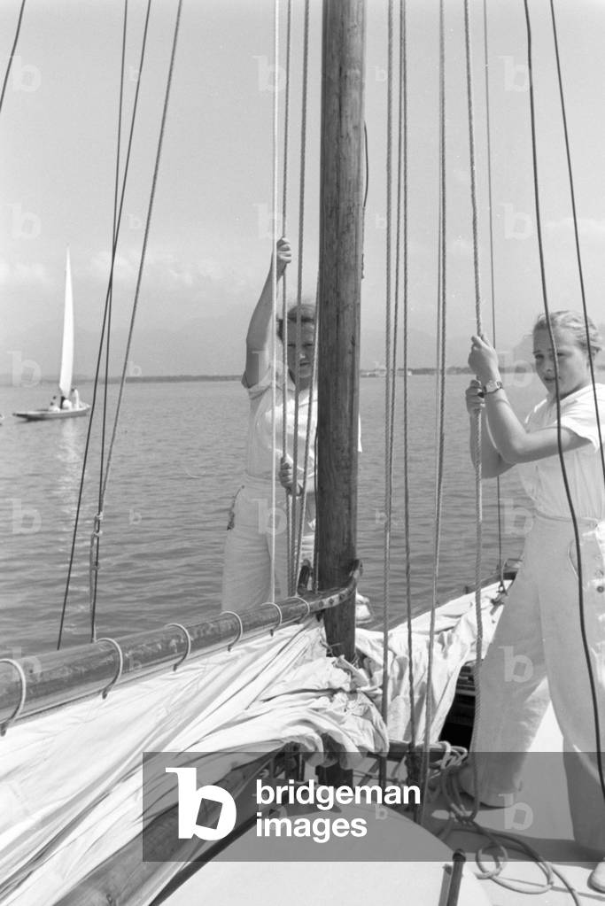 Sailing lessons on the Chiemsee, Germany 1930s (b/w photo)