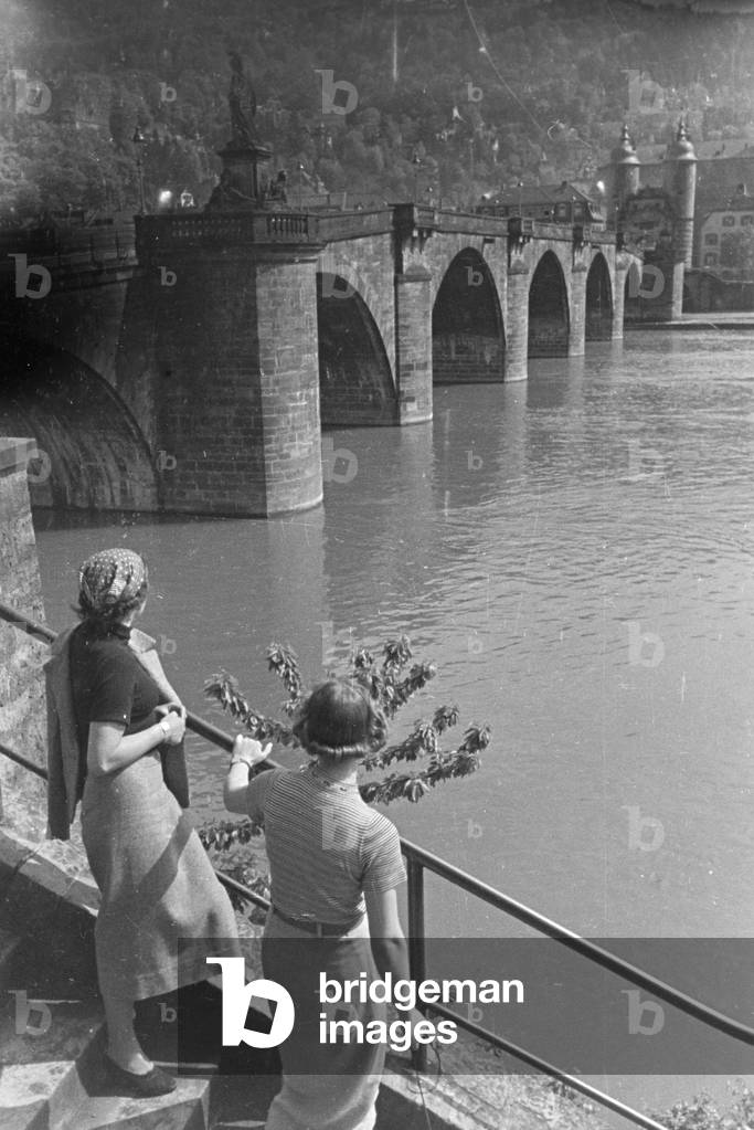 An excursion to Heidelberg, Germany 1930s (b/w photo)