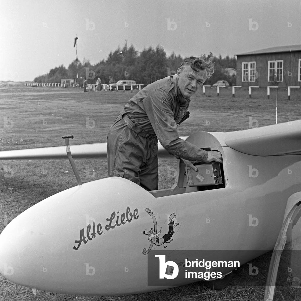 German glider pilot Heinz Huth with his glider 