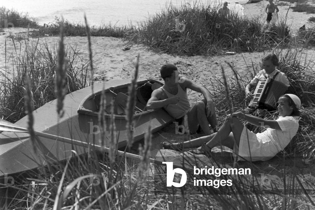 Vacation at the Baltic Sea, Germany 1930s (b/w photo)