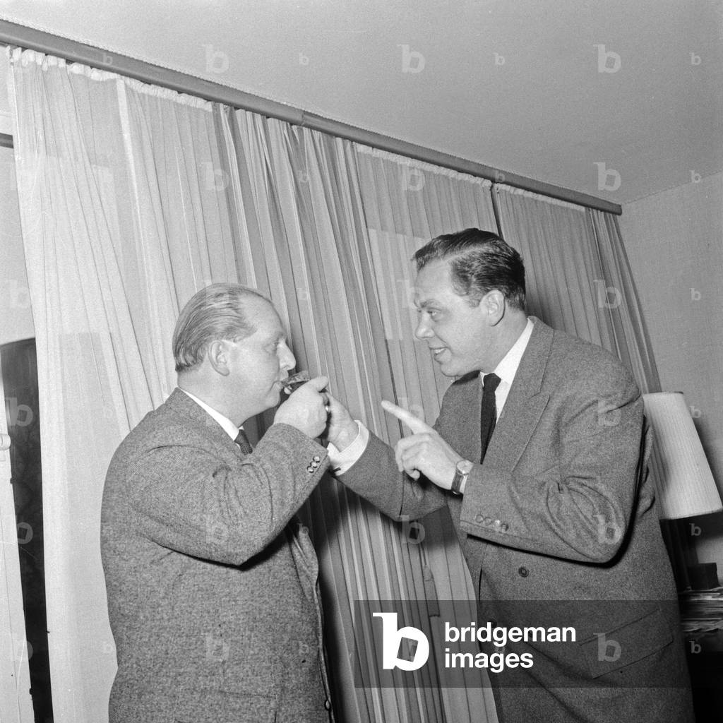 German violinist Helmut Zacharias talking to a man, Germany 1950s