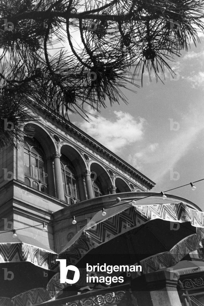 The café terrace of Villa Berg in Stuttgart, Germany 1930s (b/w photo)