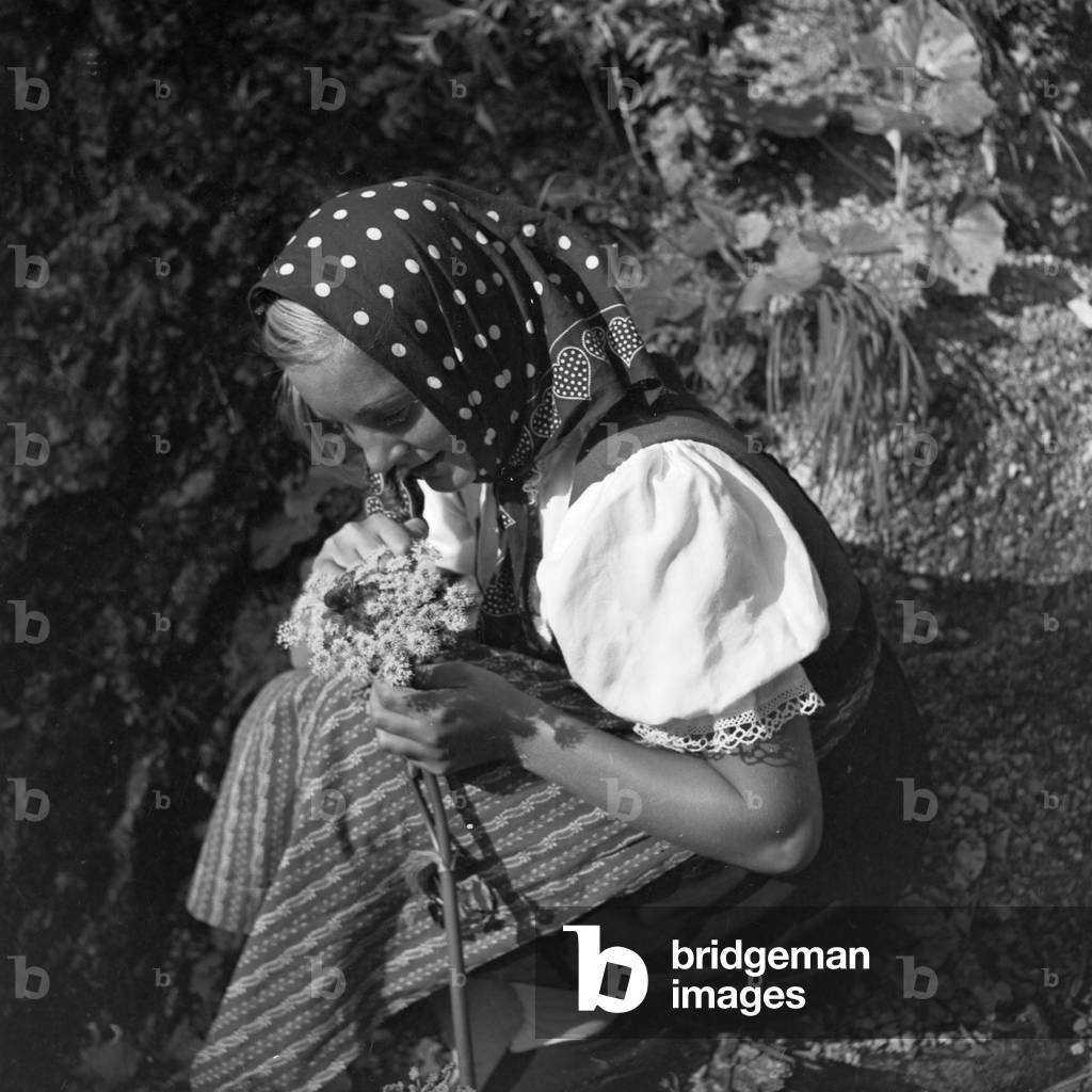 A young woman climbing a mountain in Austria, 1930s (b/w photo)