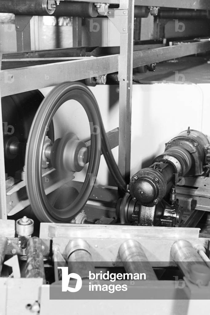 The book conveyor system in the library magazine of the Berlin State Library (former Prussian State Library), Germany 1930s (b/w photo)