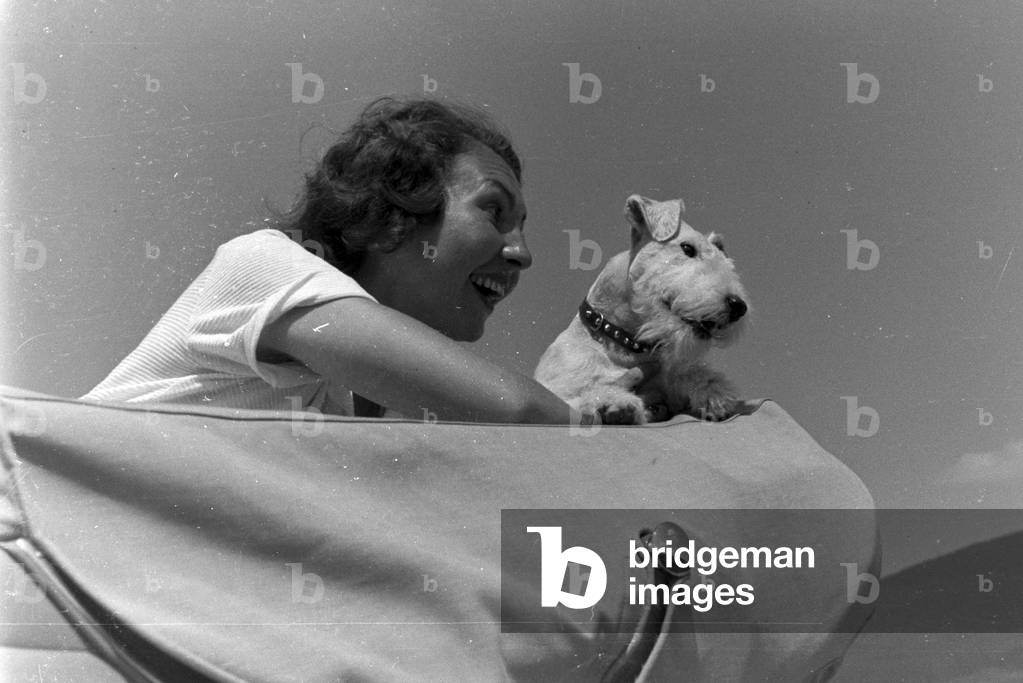 A ride with the Ford V8, Germany 1930s (b/w photo)