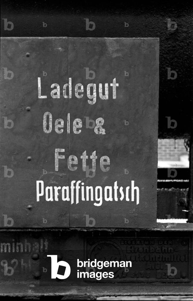 A sign naming the freight of the plant railway of the Deutsche Fettsäurewerke and Maerkische Seifenindustrie company at Witten, Germany 1930s (b/w photo)