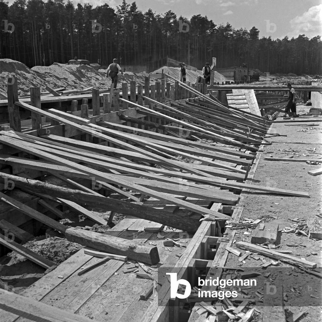 Motor feeder at Reichsautobahn highway - continous construction of the motorway feeder although the war, Germany 1940 (b/w photo)