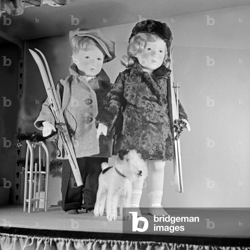 Some samples of the famous Kaethe Kruse dolls from Bad Koesen, Germany 1930s (b/w photo)