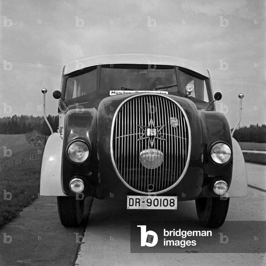 Front of a coach of the Henschel & Sohn company of Kassel, on the Reichsautobahn highway between Munich and Berchtesgaden, Germany 1930s (b/w photo)