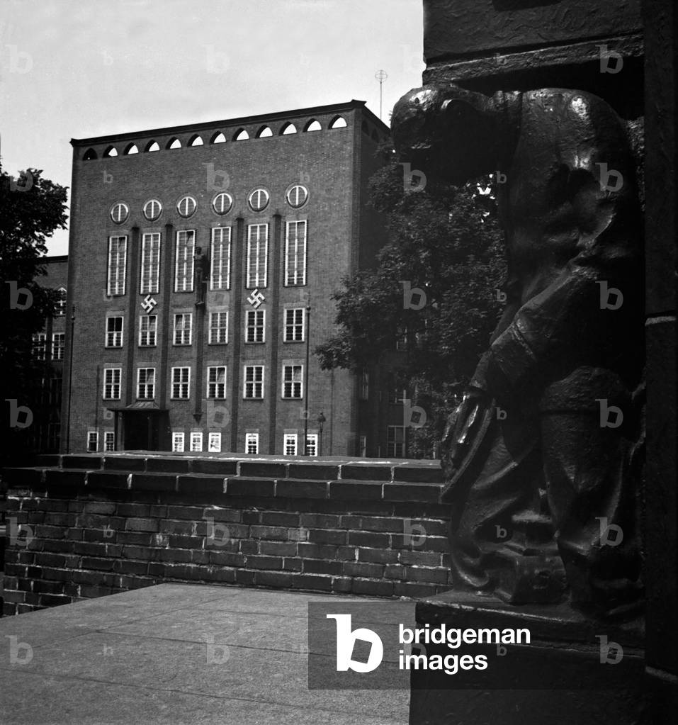 Building of the Industrieschule school at Chemnitz, Germany 1930s (b/w photo)