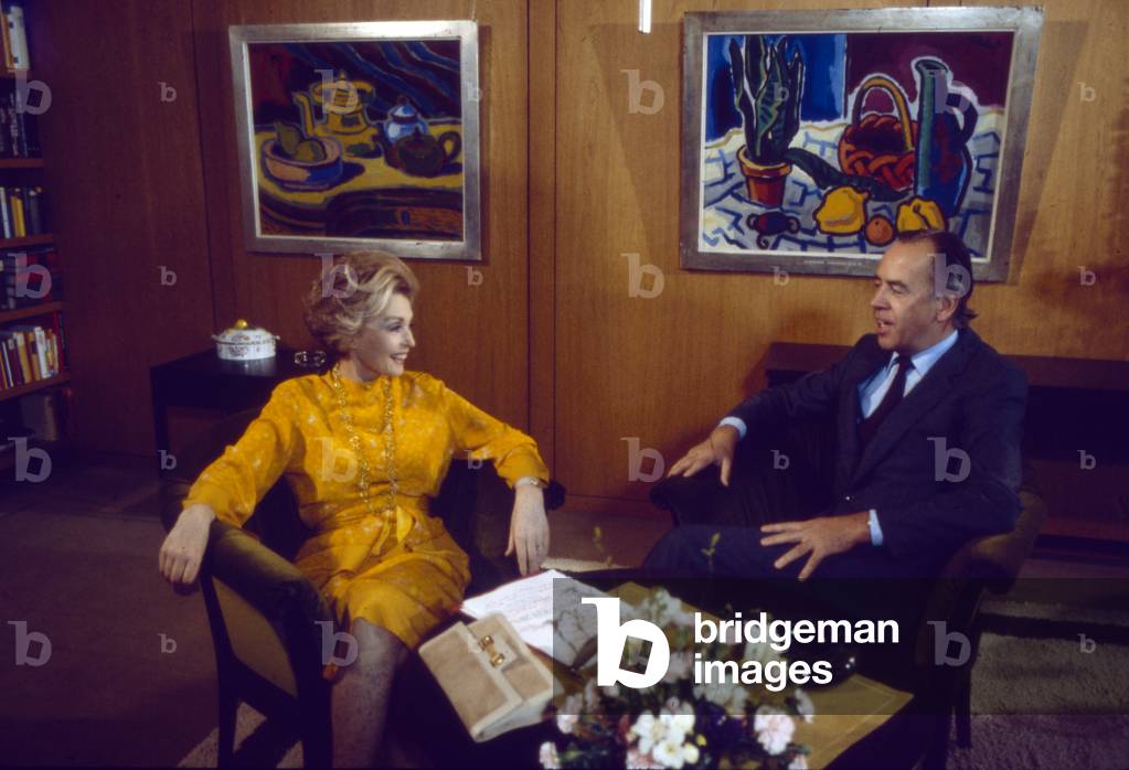 German actress, author and painter Lilli Palmer before talking with chancellor Helmut Schmidt, April 2nd, 1982