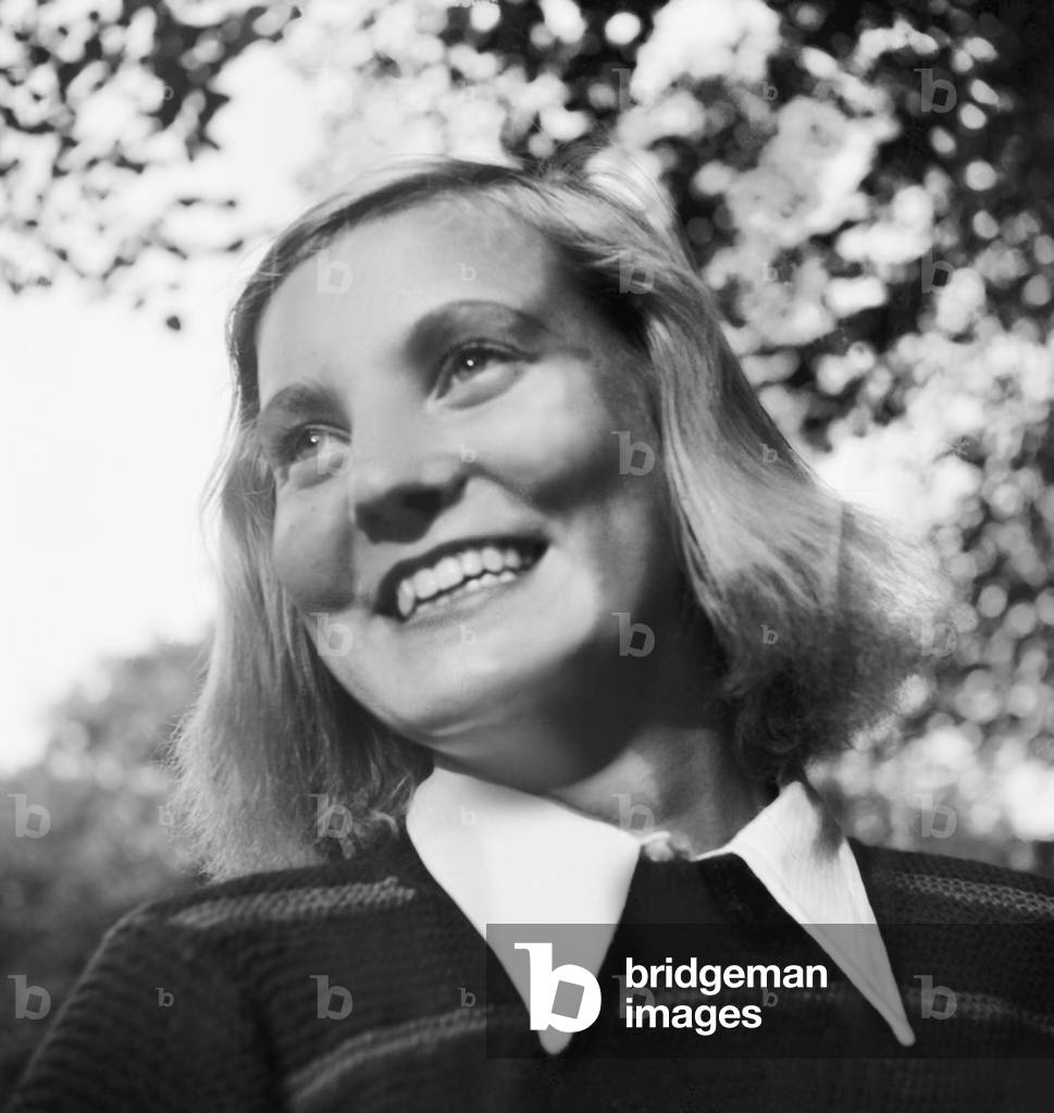 Portrait of a young woman, Germany 1930s (b/w photo)