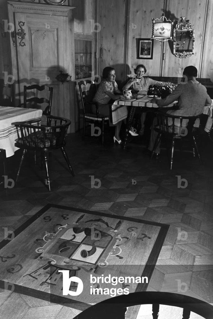 Relaxation in Hotel Wehrle in Triberg during a journey to the Black Forest, Germany 1930s (b/w photo)