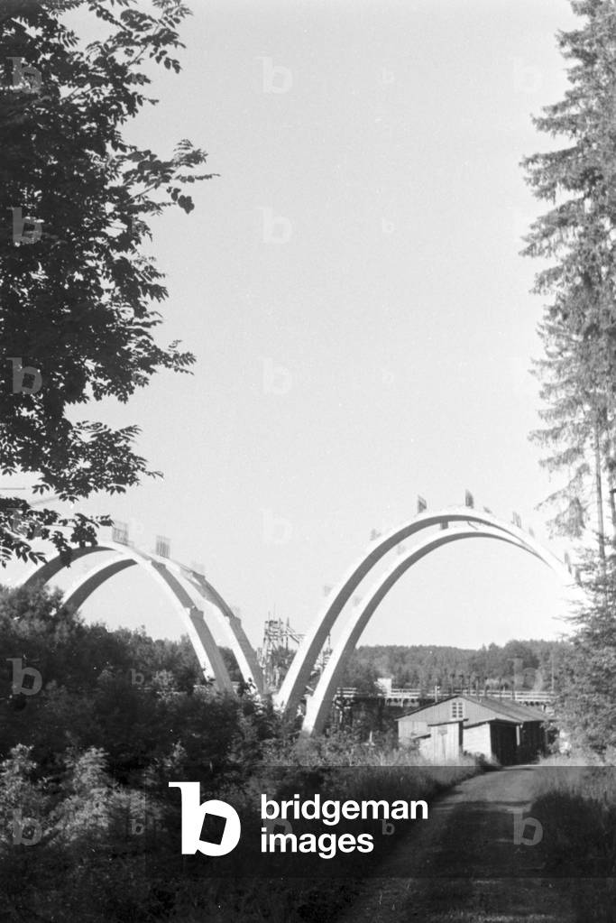Construction of the motorway bridge near Stuttgart, Germany 1930s (b/w photo)