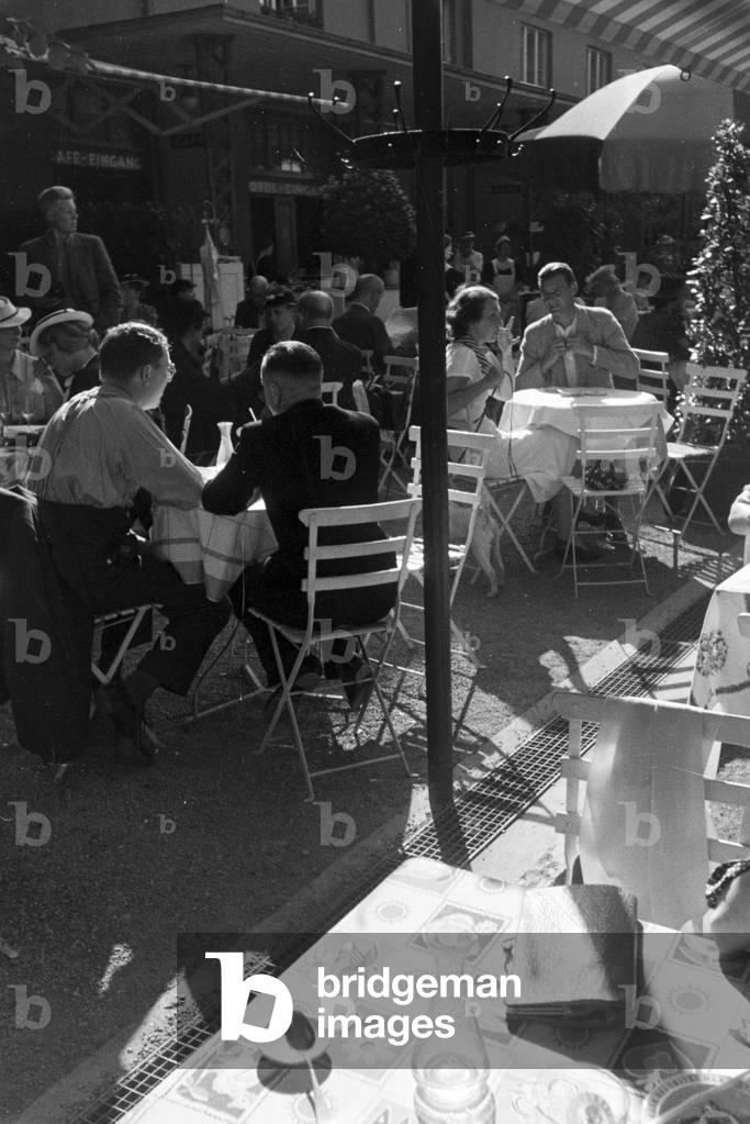 A well-frequented terrace of a café in Stuttgart, Germany 1930s (b/w photo)
