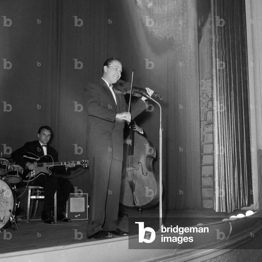 German violinist Helmut Zacharias performing in Hamburg, 1955
