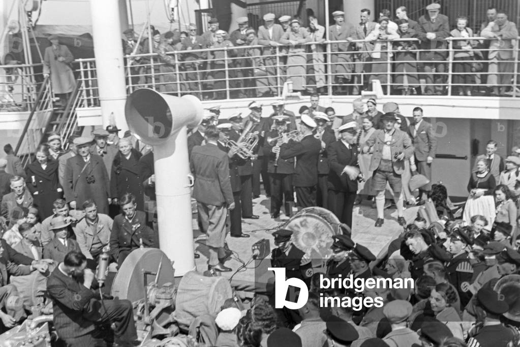 Passenger of the cruise to Norway with the KdF ship 