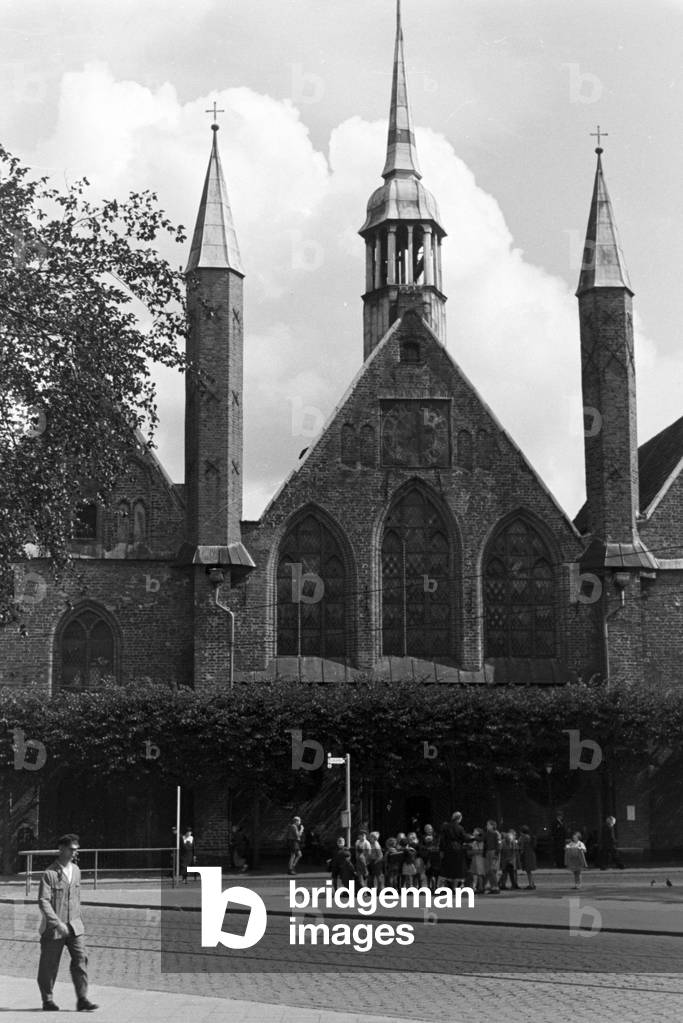 Around Luebeck cathedral, Germany 1930s (b/w photo)