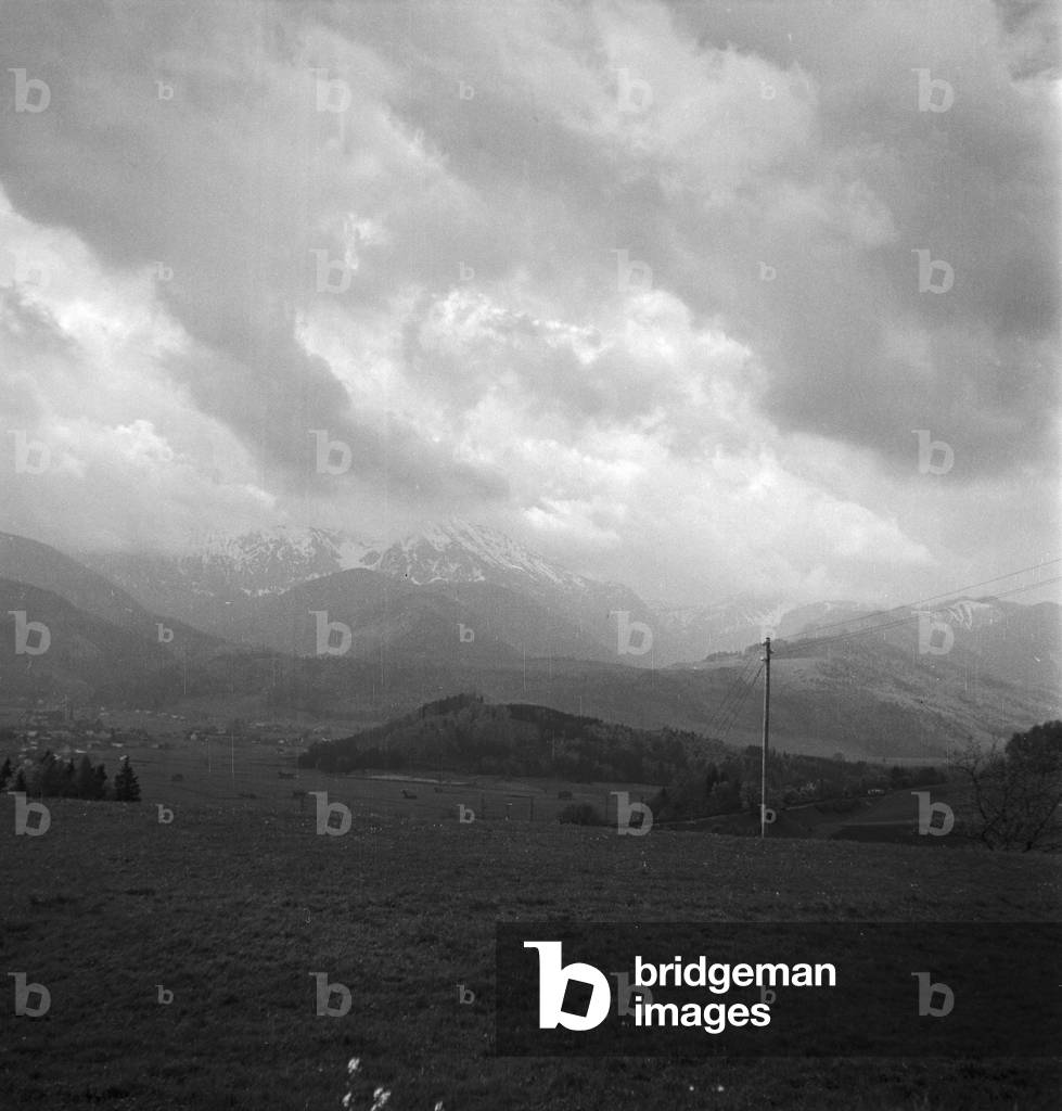 on The road in a Deutsche Reichsbahn coach between Munich and Berchtesgaden, Germany 1930s (b/w photo)