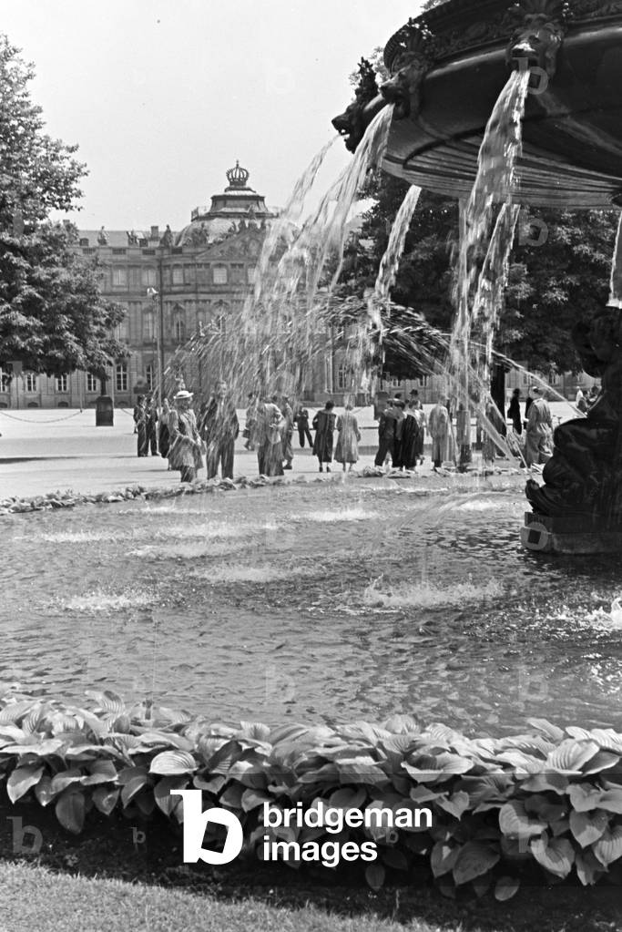 The New Palace in Stuttgart, one of the main attractions of the city, Germany 1930s (b/w photo)