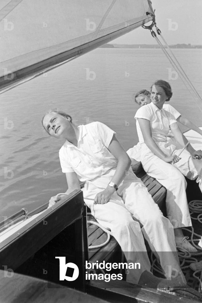 Sailing lessons on the Chiemsee, Germany 1930s (b/w photo)