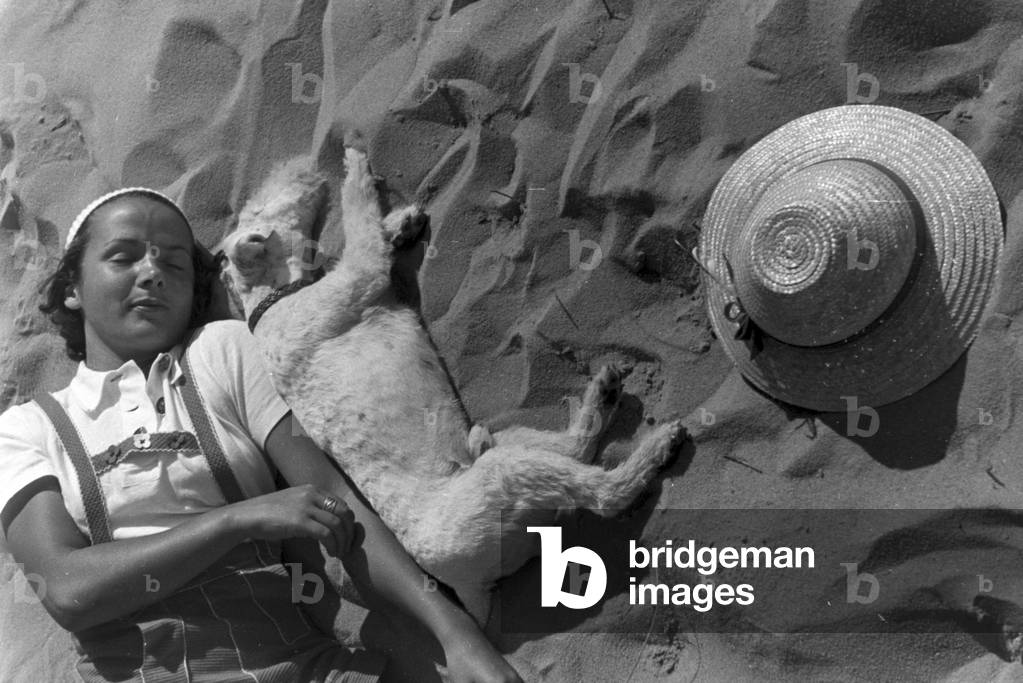 Vacation at the Baltic Sea, Germany 1930s (b/w photo)