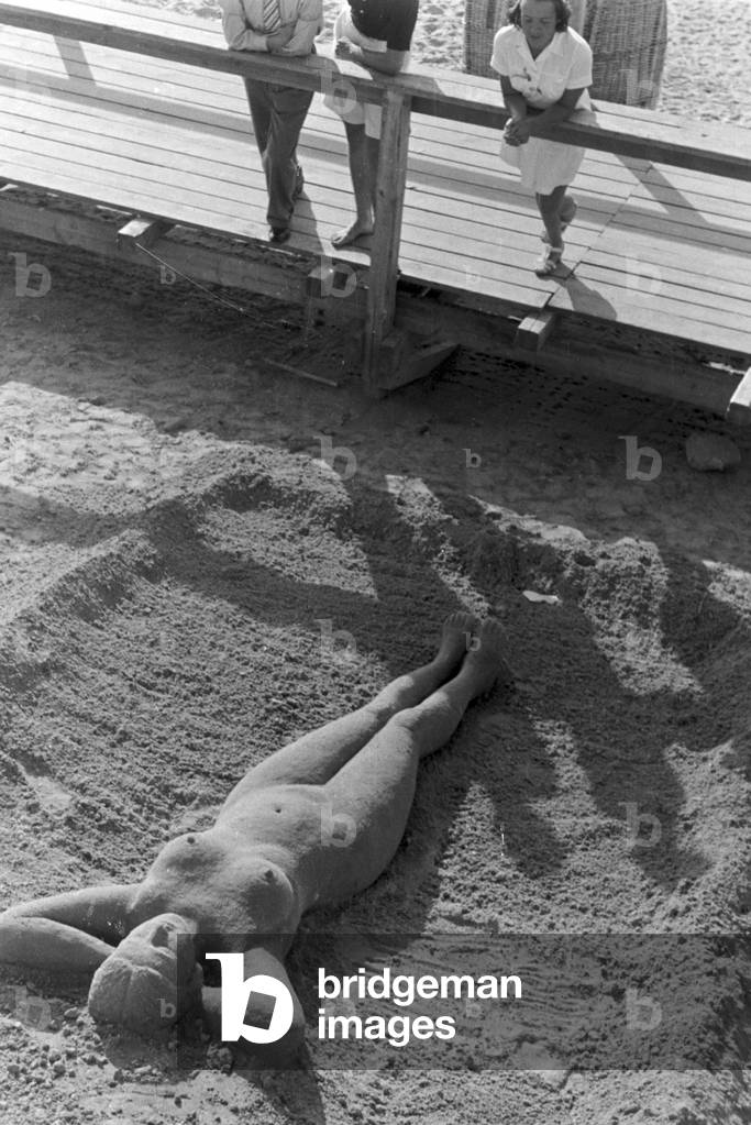 Vacation at the Baltic Sea, Germany 1930s (b/w photo)