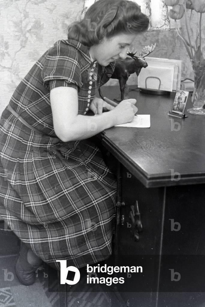 World champion Anni Kapell at her desk, Germany 1941 (b/w photo)