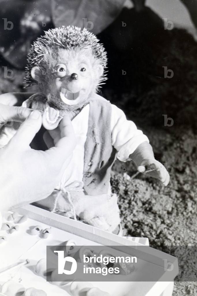 Shooting on the set of the puppet movie The Rabbit an the Hedgehog with the character Mecki, produced and directed by the Diehl brothers, Germany 1930s (b/w photo)