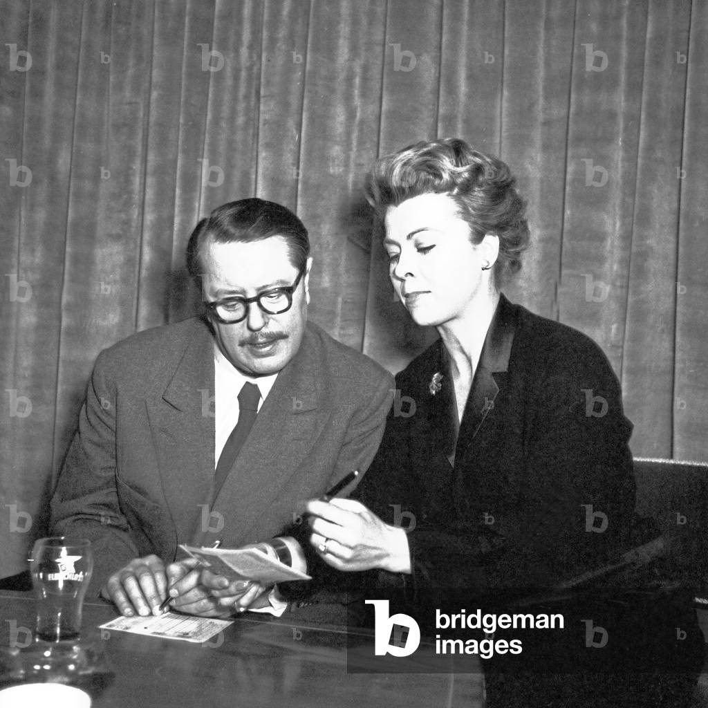 German actors Heidemarie Hatheyer and Paul Dahlke filling in their fee invoices at Hamburg, Germany 1956
