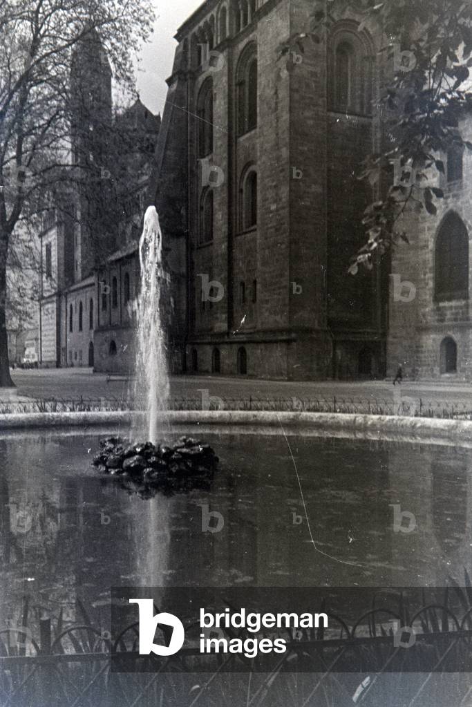 An excursion to the Speyer Cathedral, Germany 1930s (b/w photo)
