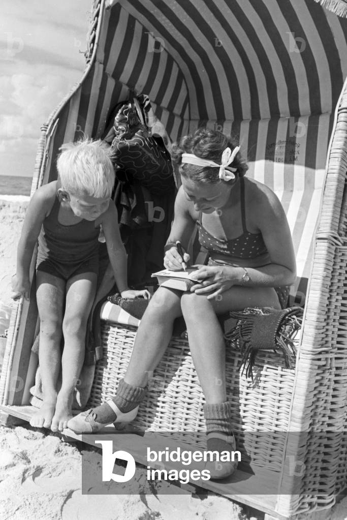 Vacations on Westerland, Germany 1930s (b/w photo)