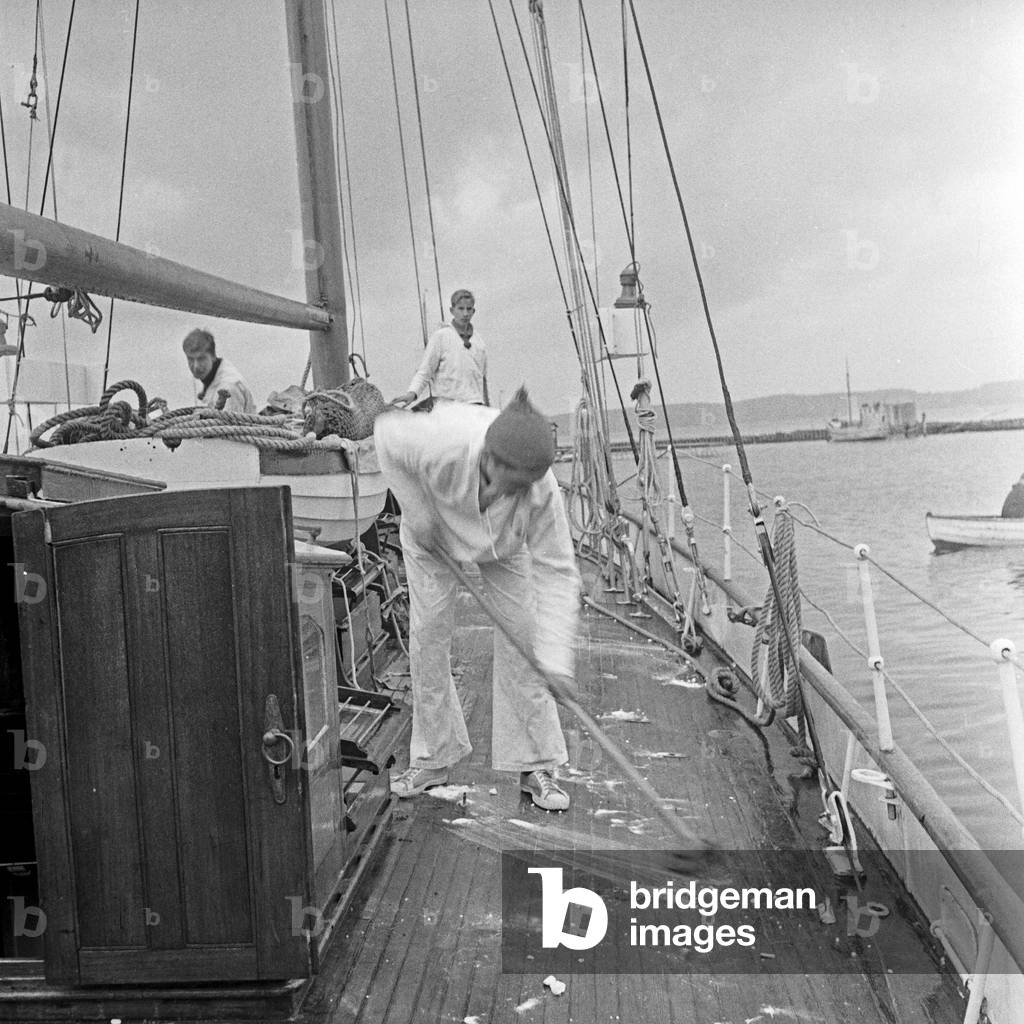 Pupils of the Hanseatic Yachting school swabbing the deck, Germany 1950s