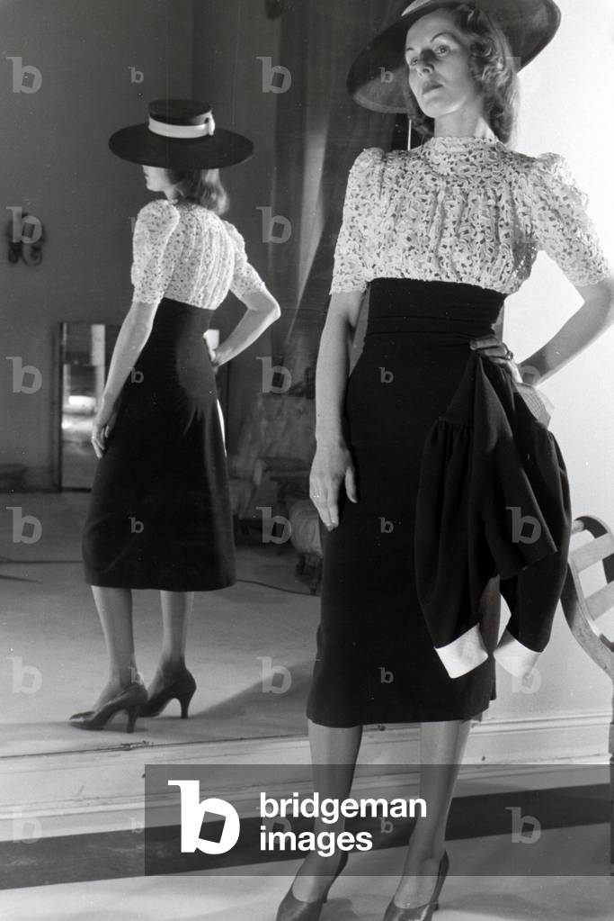 A model trying a dress of fashion designer Nina Carell and Heinz Schulze-Bibernell, Germany ca.1939 (b/w photo)