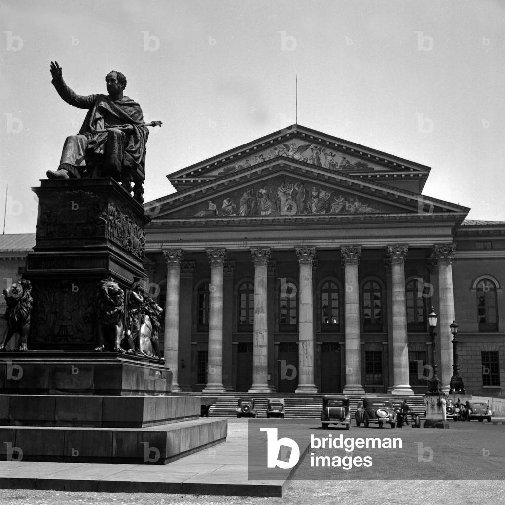The national theatre at Max Joseph square at Munich, Germany 1930s (b/w photo)
