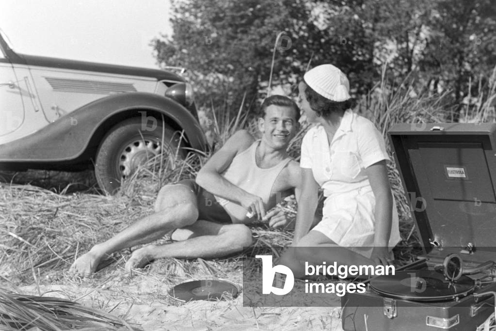 Vacation at the Baltic Sea, Germany 1930s (b/w photo)