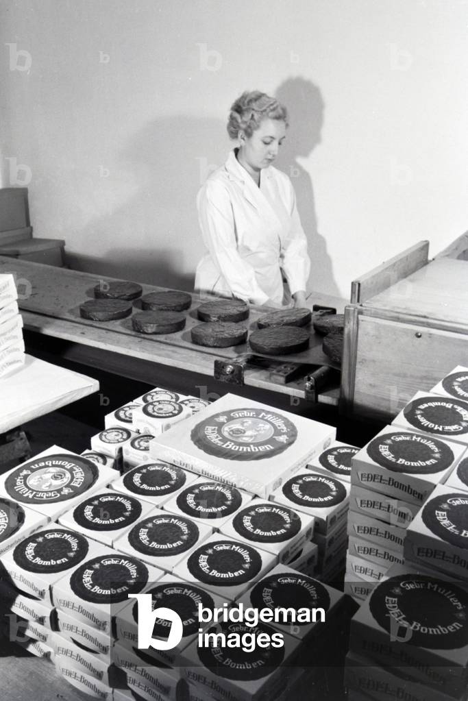 Employee of the confectionery Bros Müller Liegnitz at work, Germany 1930s (b/w photo)