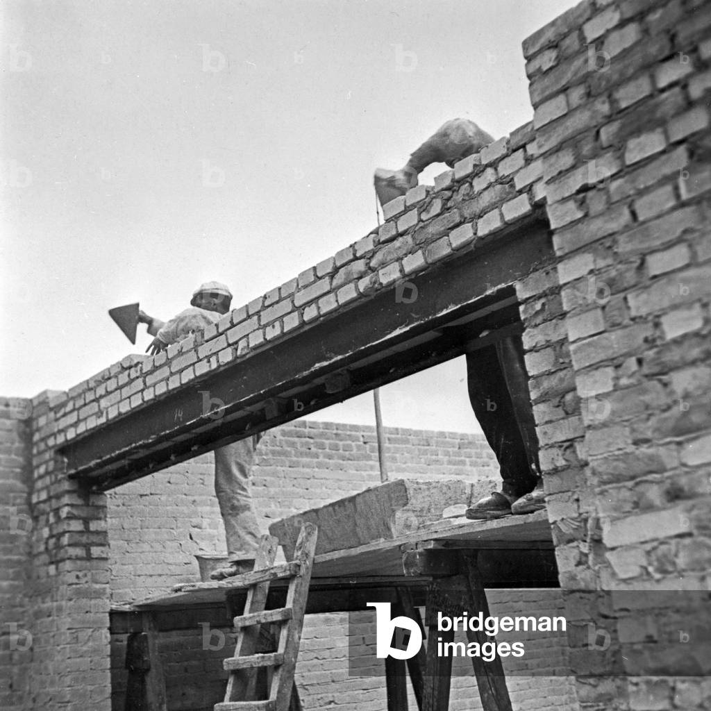 Brick layers at work on a new house, Germany 1930s (b/w photo)