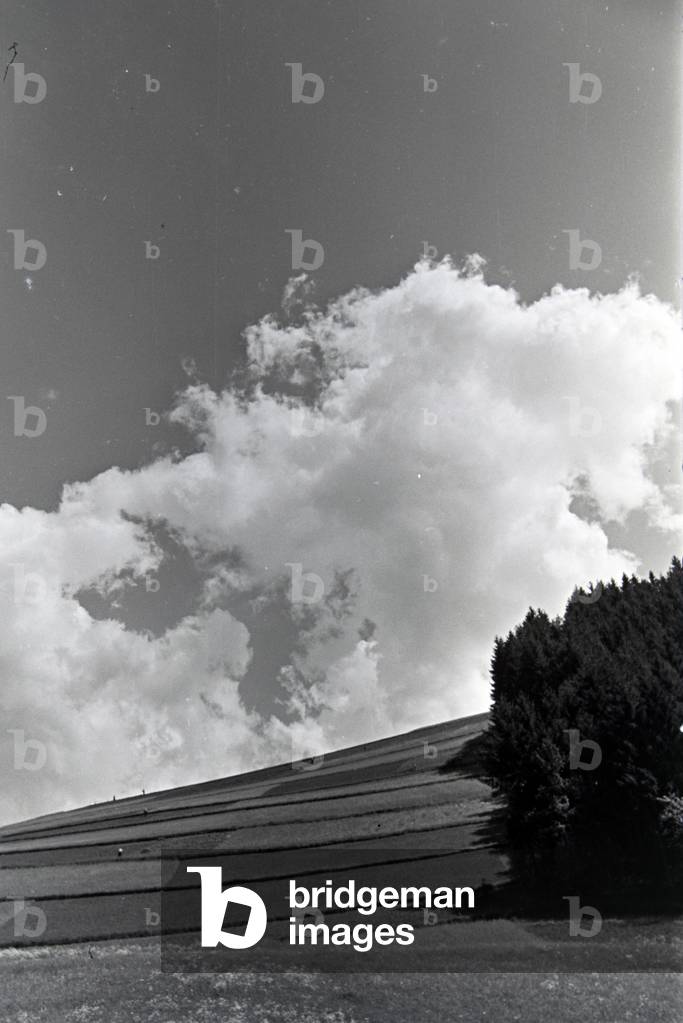 An excursion to Hirschhorn next to the Neckar, Germany 1930s (b/w photo)