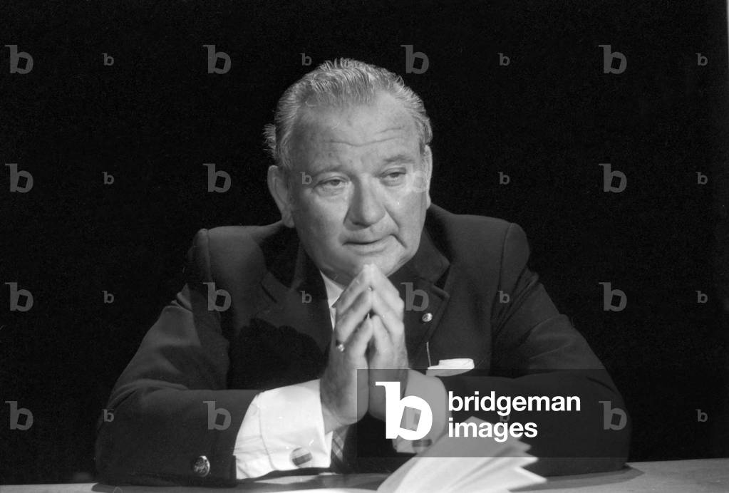 Austrian actor and director Fritz Muliar telling Yiddish jokes in his TV show, ca