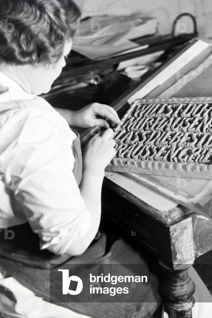 A bookbinder at work, Germany 1930s (b/w photo)